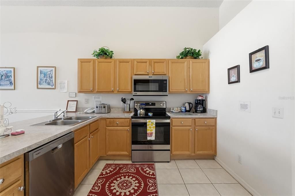 For Sale: $450,000 (5 beds, 3 baths, 1960 Square Feet)