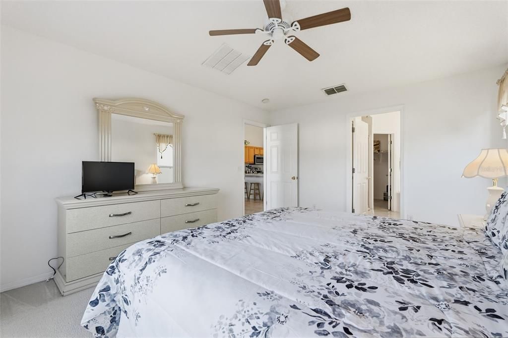 For Sale: $450,000 (5 beds, 3 baths, 1960 Square Feet)