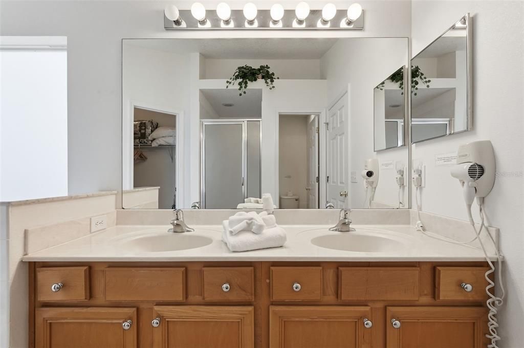 For Sale: $450,000 (5 beds, 3 baths, 1960 Square Feet)