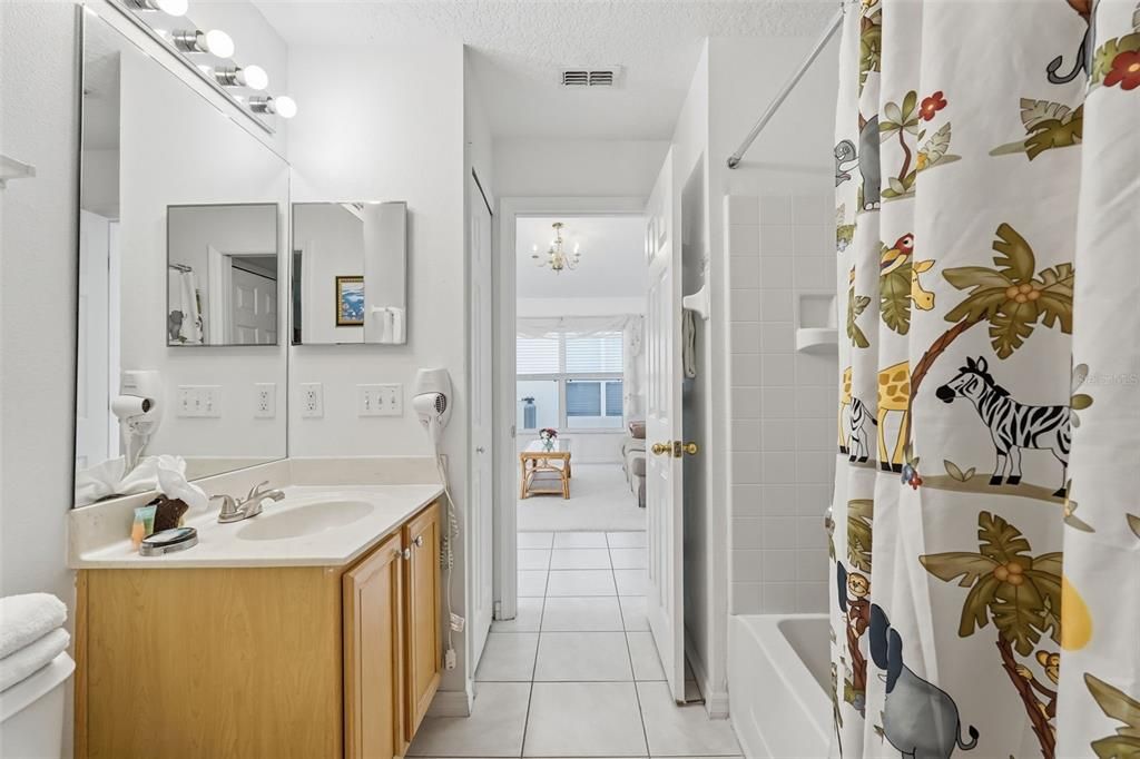 For Sale: $450,000 (5 beds, 3 baths, 1960 Square Feet)