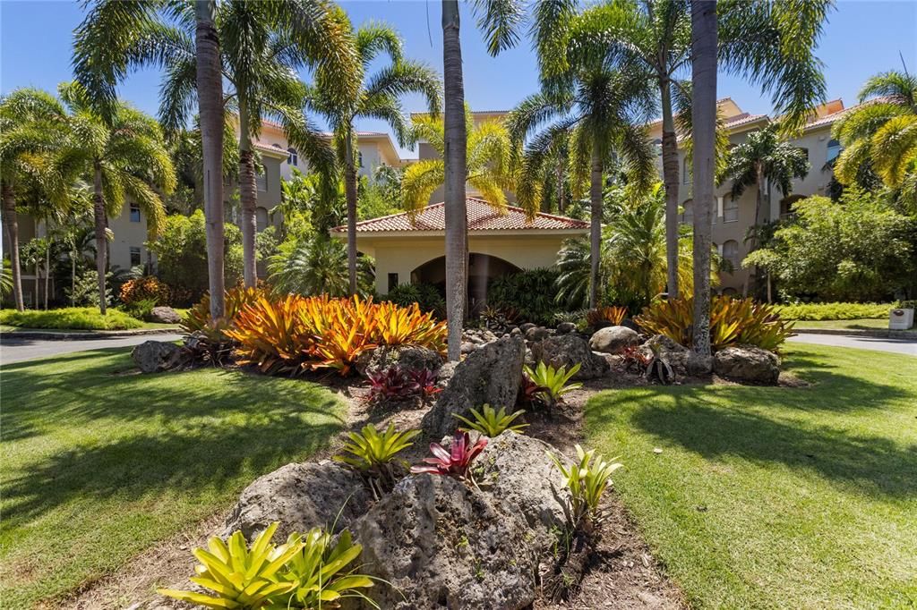 Active With Contract: $3,000,000 (3 beds, 3 baths, 1892 Square Feet)