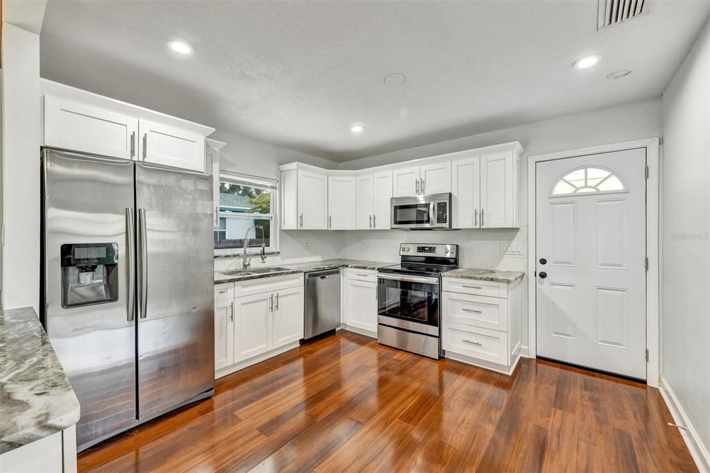 For Rent: $3,000 (4 beds, 2 baths, 1578 Square Feet)