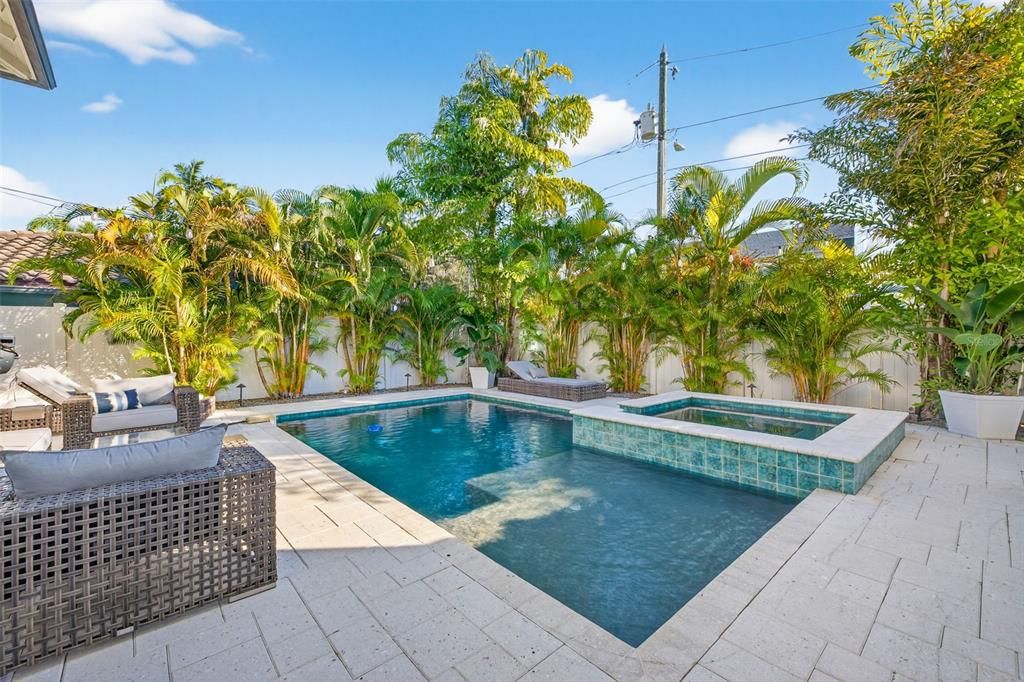 На продажу: $8,800,000 (5 спален, 5 ванн, 5071 Квадратных фут)