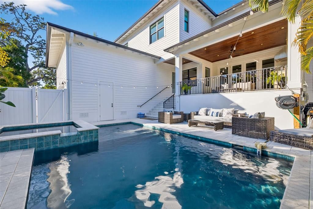 На продажу: $8,800,000 (5 спален, 5 ванн, 5071 Квадратных фут)