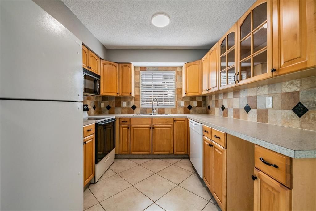 En Venta: $285,000 (2 camas, 1 baños, 893 Pies cuadrados)