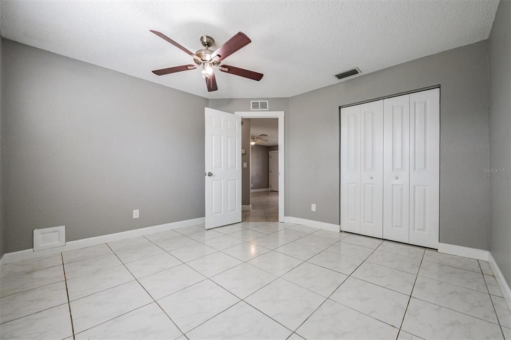 En Venta: $285,000 (2 camas, 1 baños, 893 Pies cuadrados)