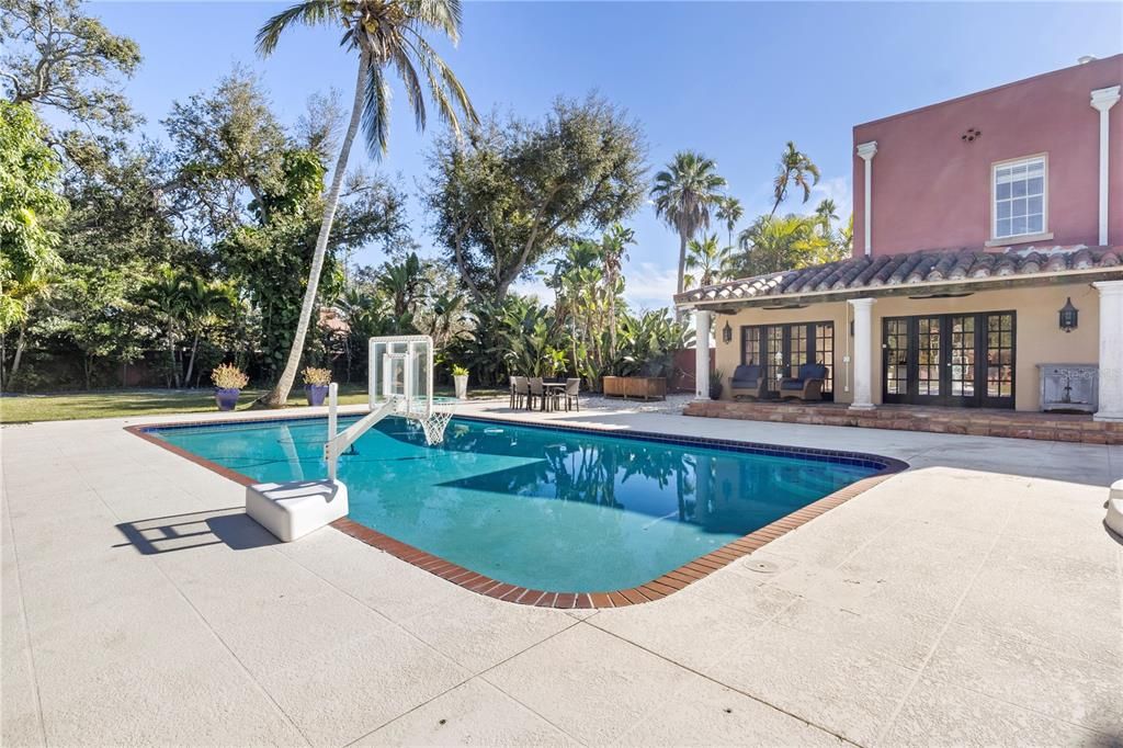 For Sale: $1,145,900 (3 beds, 2 baths, 2320 Square Feet)