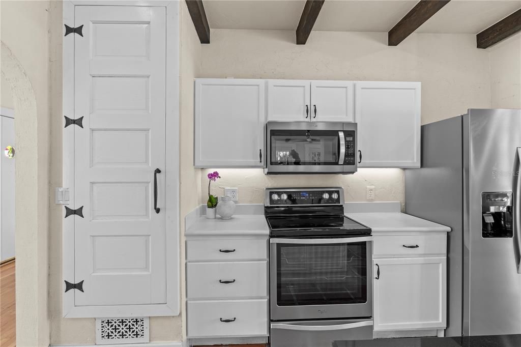 For Sale: $1,145,900 (3 beds, 2 baths, 2320 Square Feet)