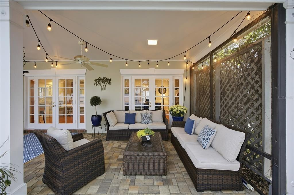 На продажу: $1,025,000 (4 спален, 2 ванн, 2848 Квадратных фут)