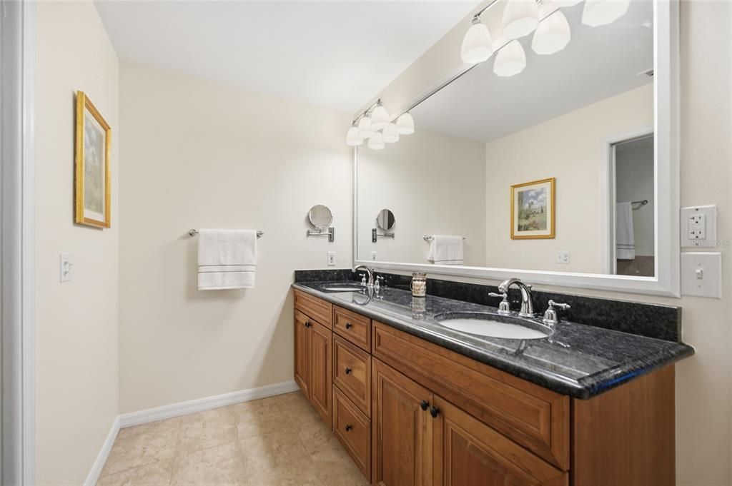 На продажу: $1,025,000 (4 спален, 2 ванн, 2848 Квадратных фут)