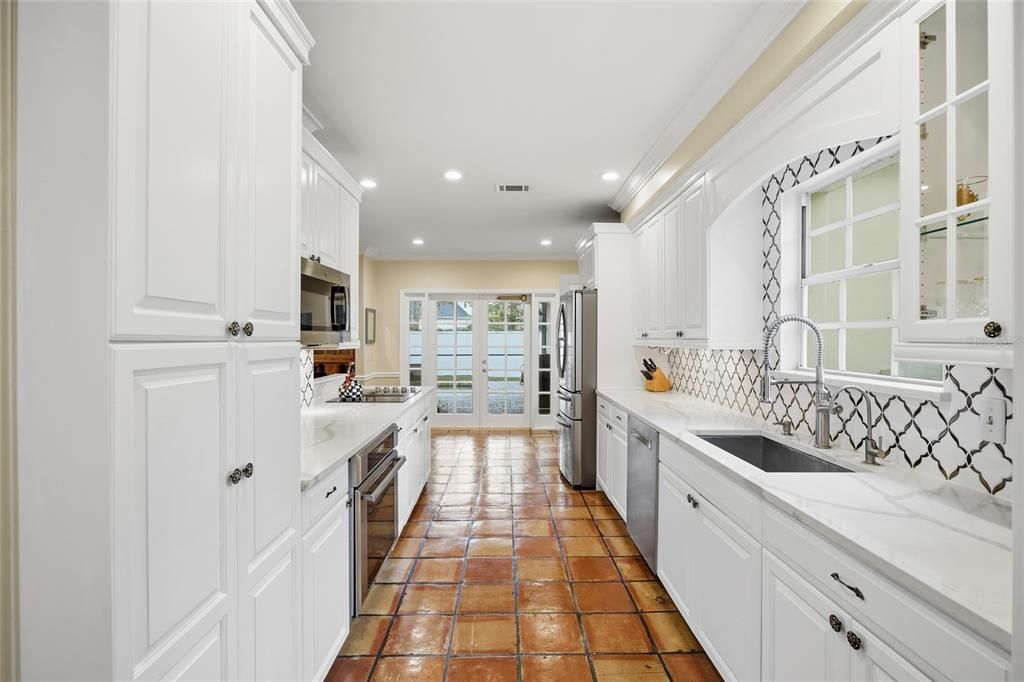 На продажу: $1,025,000 (4 спален, 2 ванн, 2848 Квадратных фут)