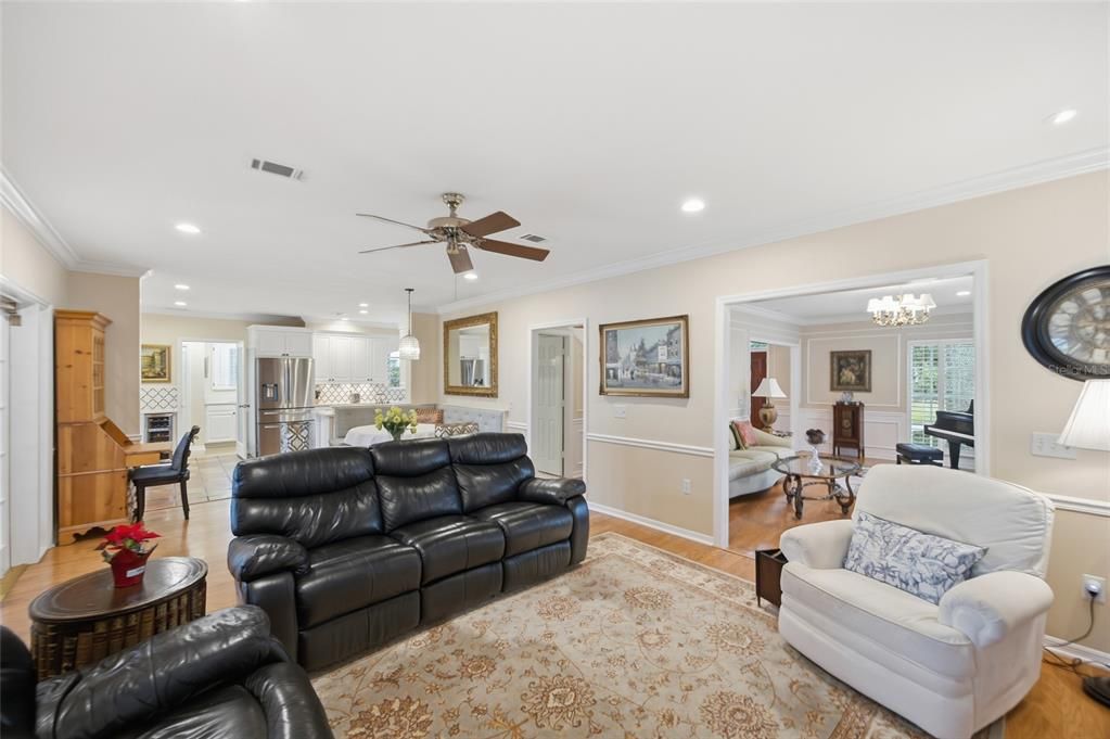 На продажу: $1,025,000 (4 спален, 2 ванн, 2848 Квадратных фут)