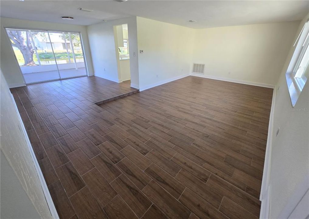 待售: $269,900 (2 贝兹, 2 浴室, 1334 平方英尺)