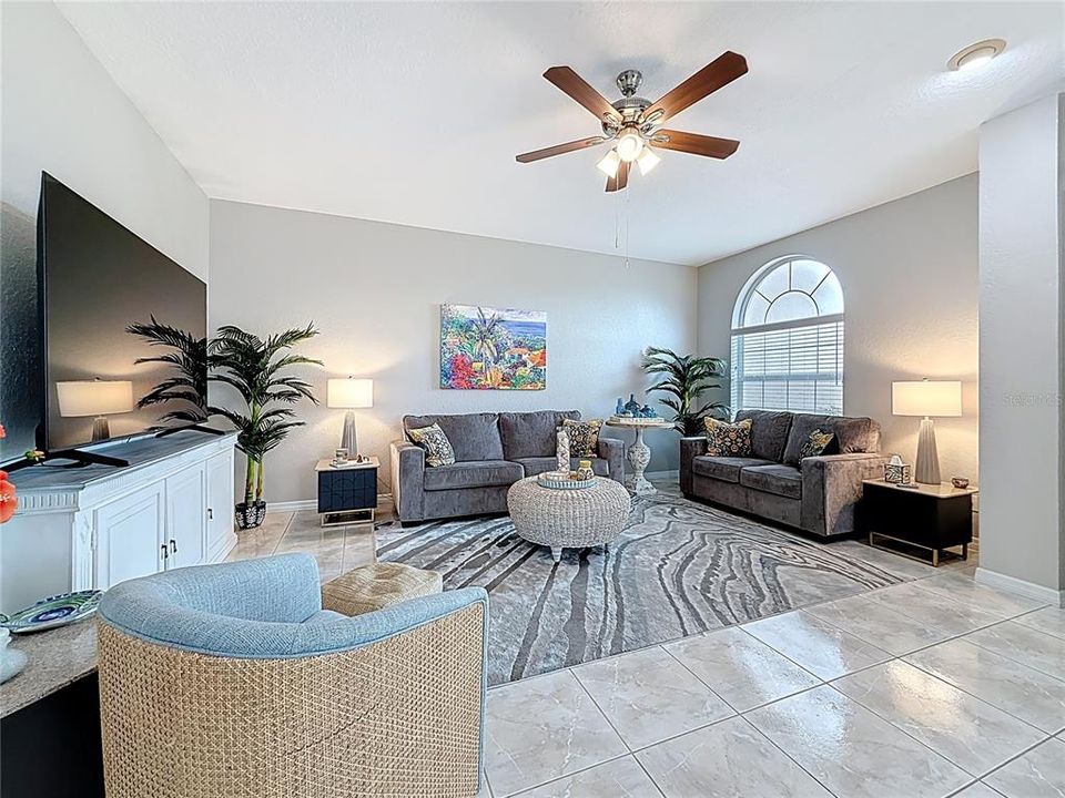 For Sale: $545,000 (3 beds, 3 baths, 1786 Square Feet)