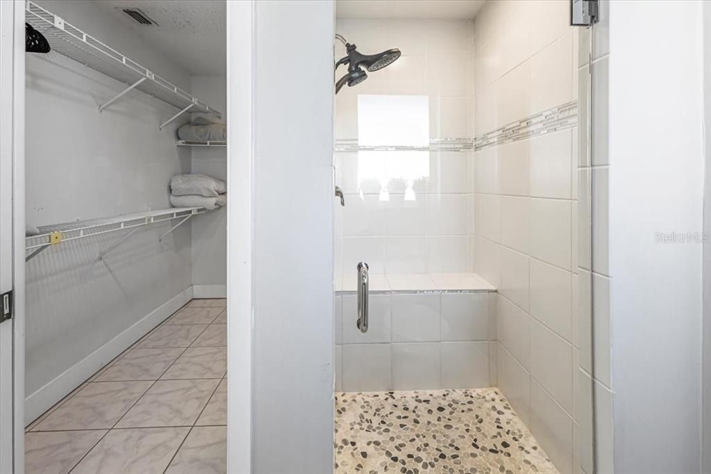 На продажу: $399,900 (2 спален, 2 ванн, 1681 Квадратных фут)