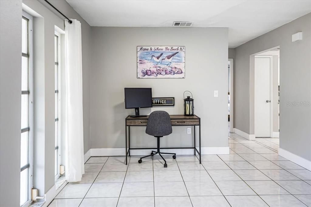 На продажу: $399,900 (2 спален, 2 ванн, 1681 Квадратных фут)