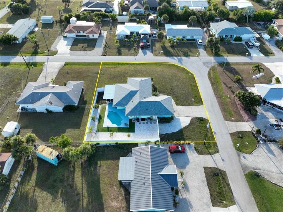 На продажу: $399,900 (2 спален, 2 ванн, 1681 Квадратных фут)