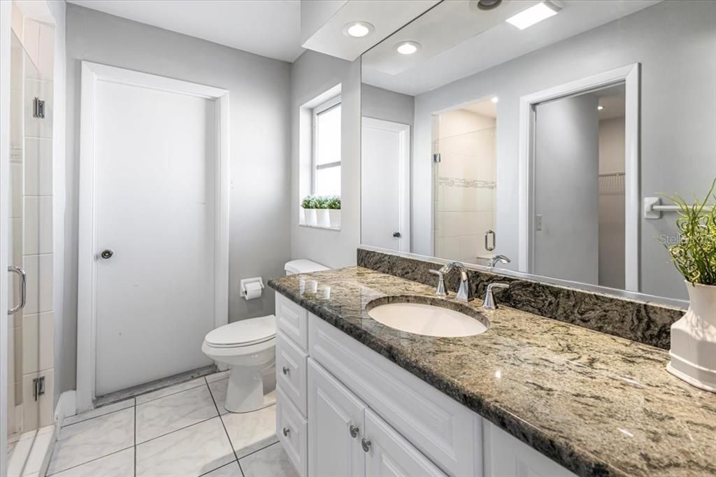 На продажу: $399,900 (2 спален, 2 ванн, 1681 Квадратных фут)