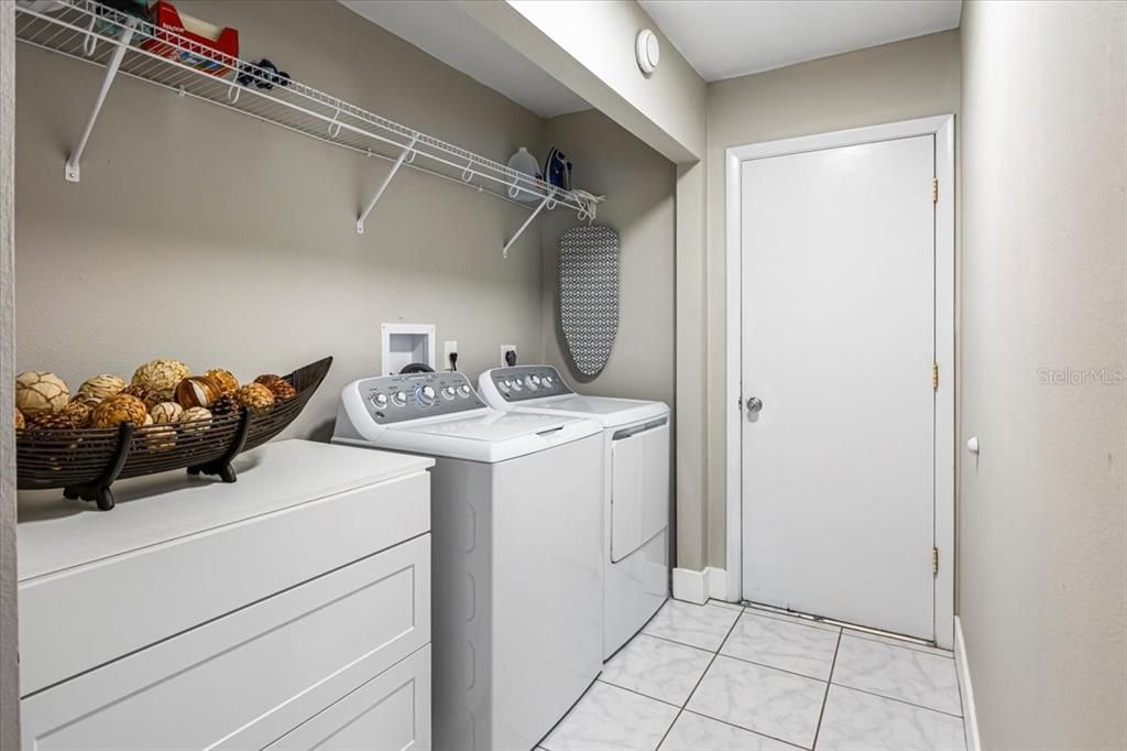 На продажу: $399,900 (2 спален, 2 ванн, 1681 Квадратных фут)