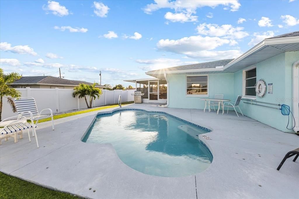 На продажу: $399,900 (2 спален, 2 ванн, 1681 Квадратных фут)