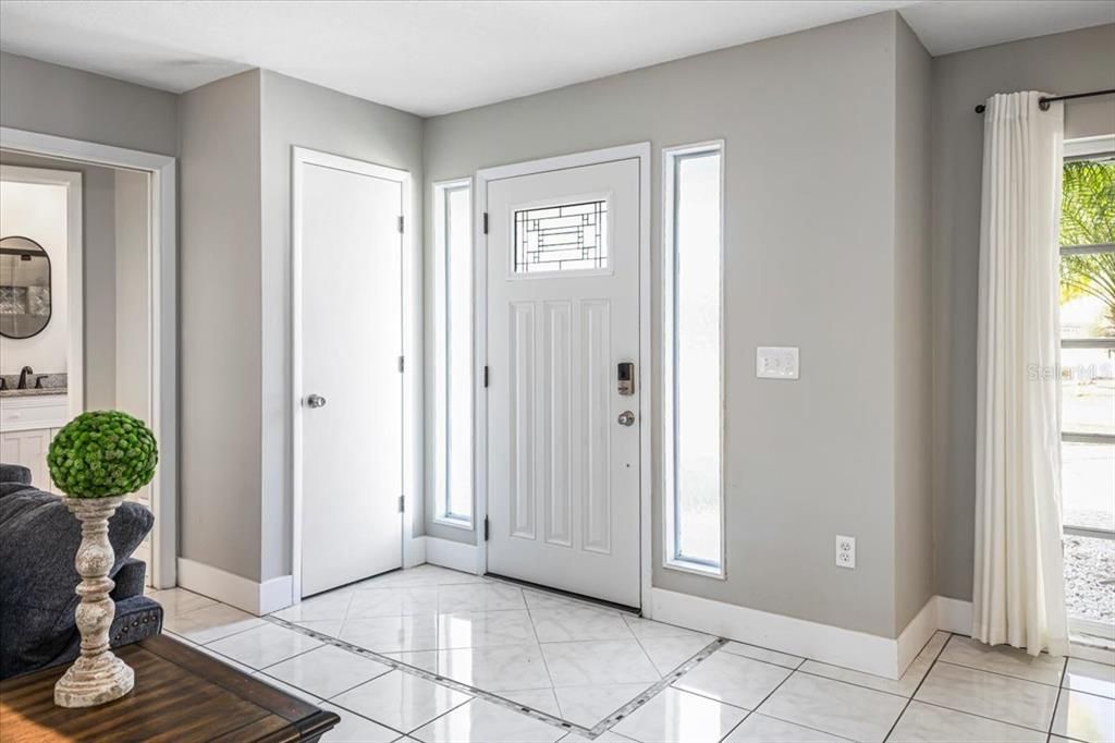 На продажу: $399,900 (2 спален, 2 ванн, 1681 Квадратных фут)