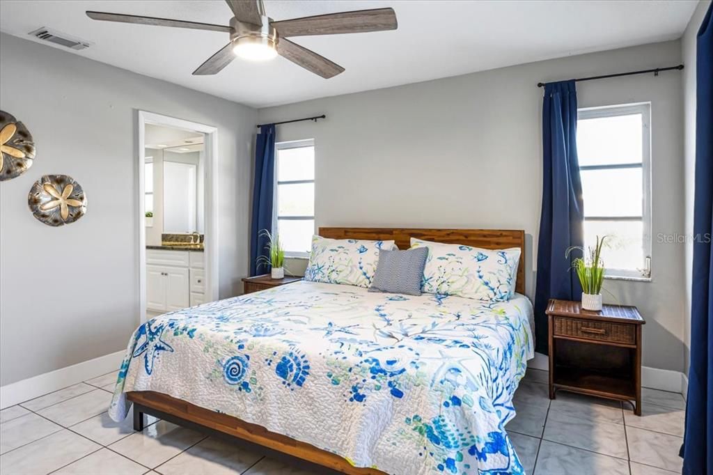 На продажу: $399,900 (2 спален, 2 ванн, 1681 Квадратных фут)