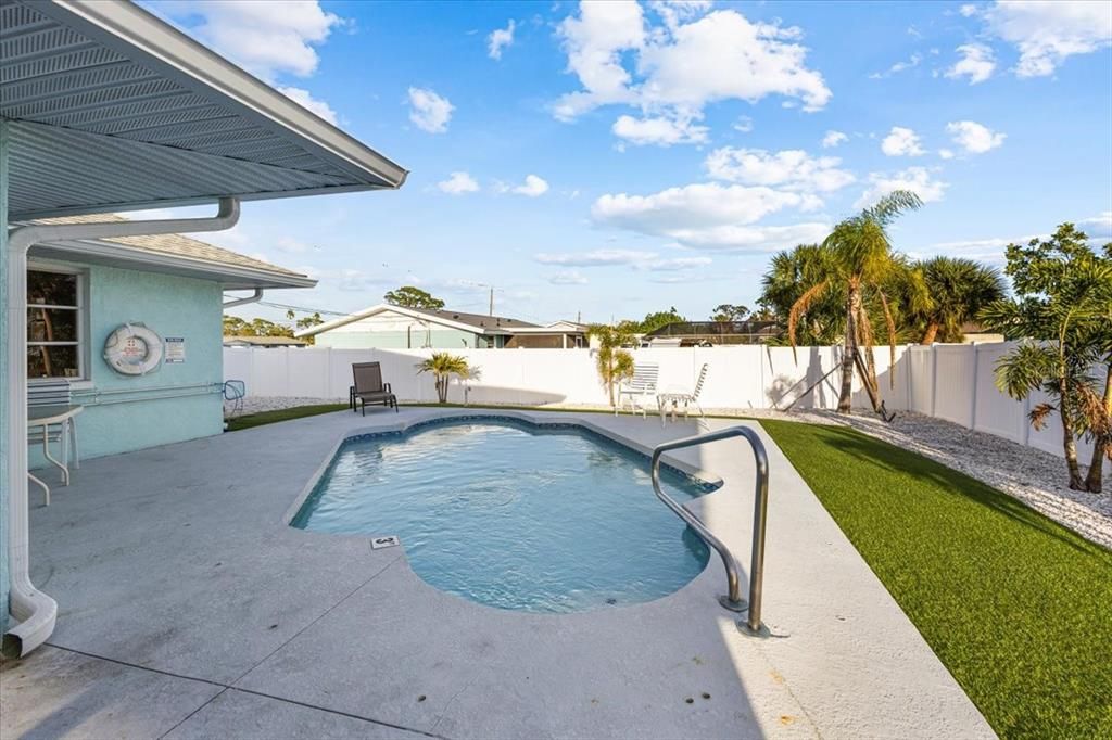 На продажу: $399,900 (2 спален, 2 ванн, 1681 Квадратных фут)