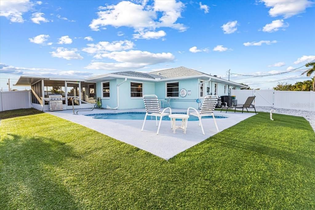 На продажу: $399,900 (2 спален, 2 ванн, 1681 Квадратных фут)