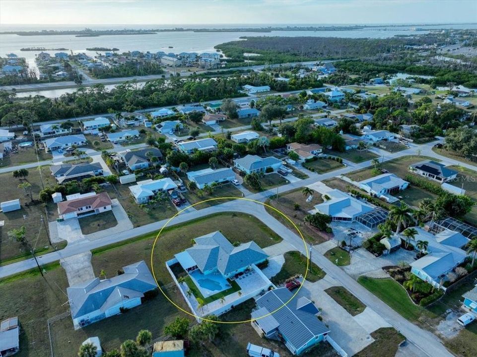 На продажу: $399,900 (2 спален, 2 ванн, 1681 Квадратных фут)