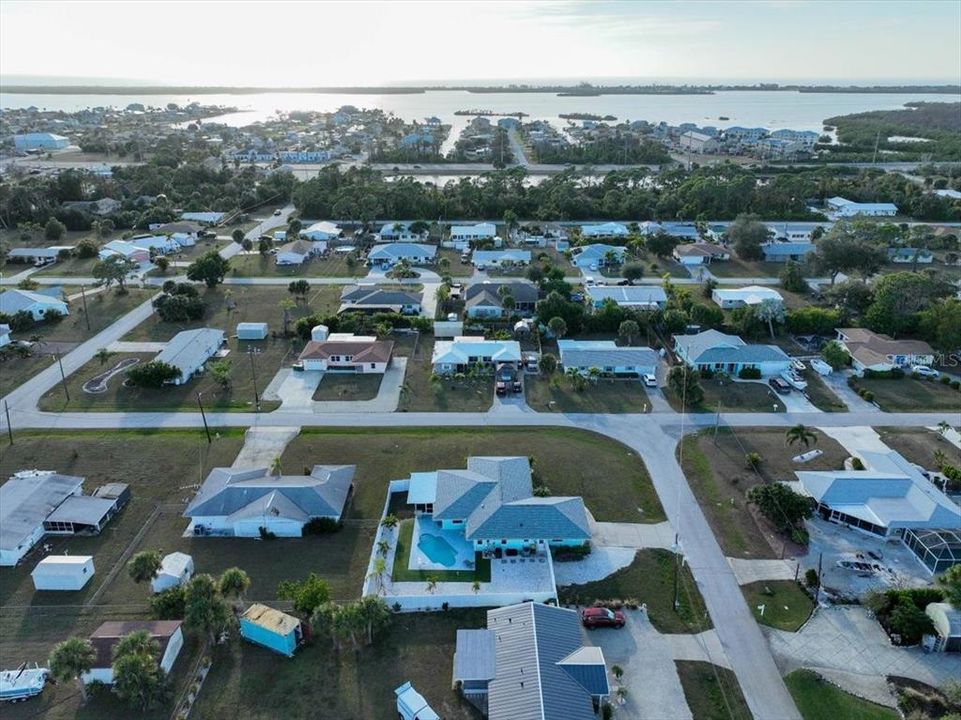 На продажу: $399,900 (2 спален, 2 ванн, 1681 Квадратных фут)