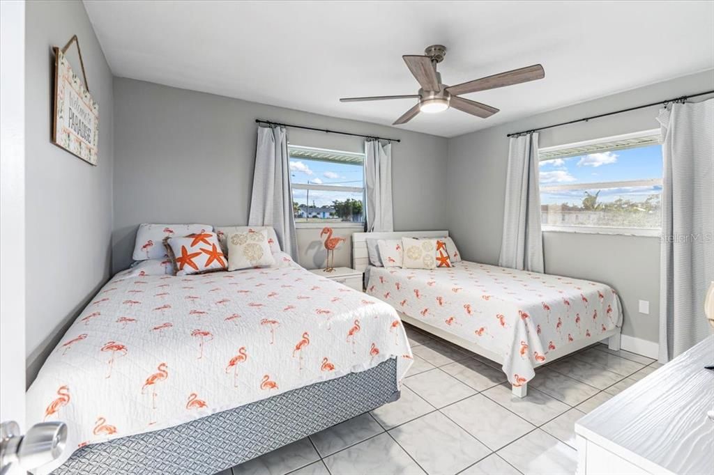 На продажу: $399,900 (2 спален, 2 ванн, 1681 Квадратных фут)