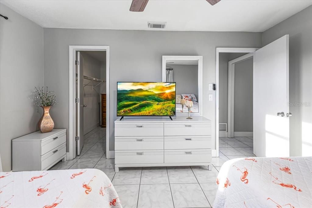 На продажу: $399,900 (2 спален, 2 ванн, 1681 Квадратных фут)