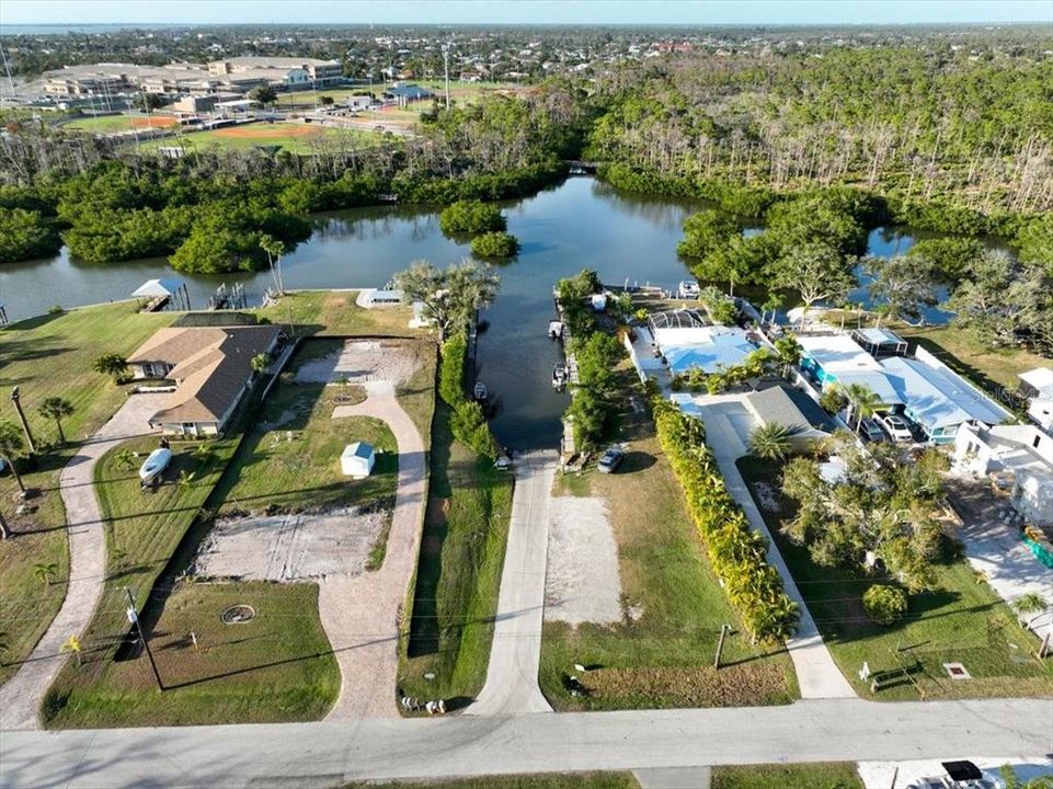 На продажу: $399,900 (2 спален, 2 ванн, 1681 Квадратных фут)