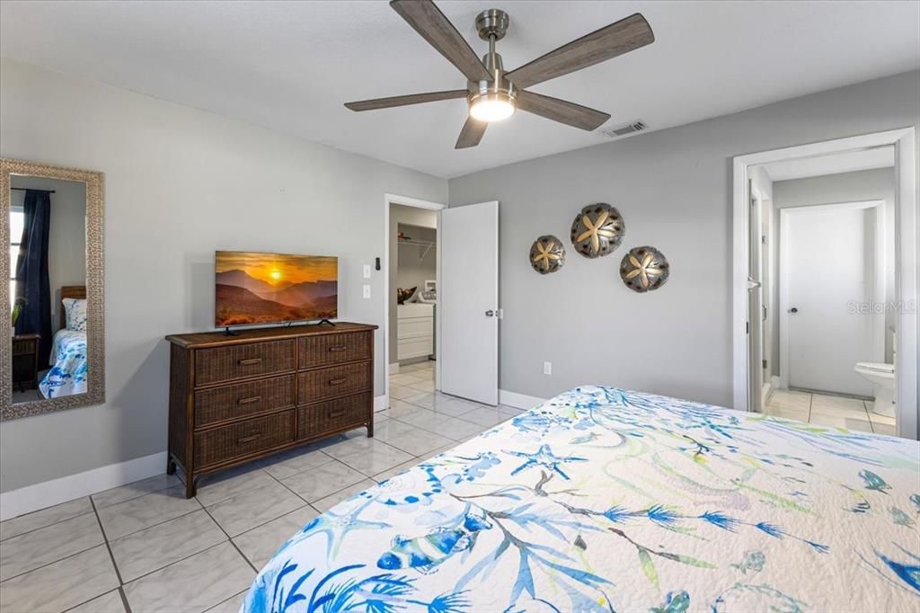 На продажу: $399,900 (2 спален, 2 ванн, 1681 Квадратных фут)