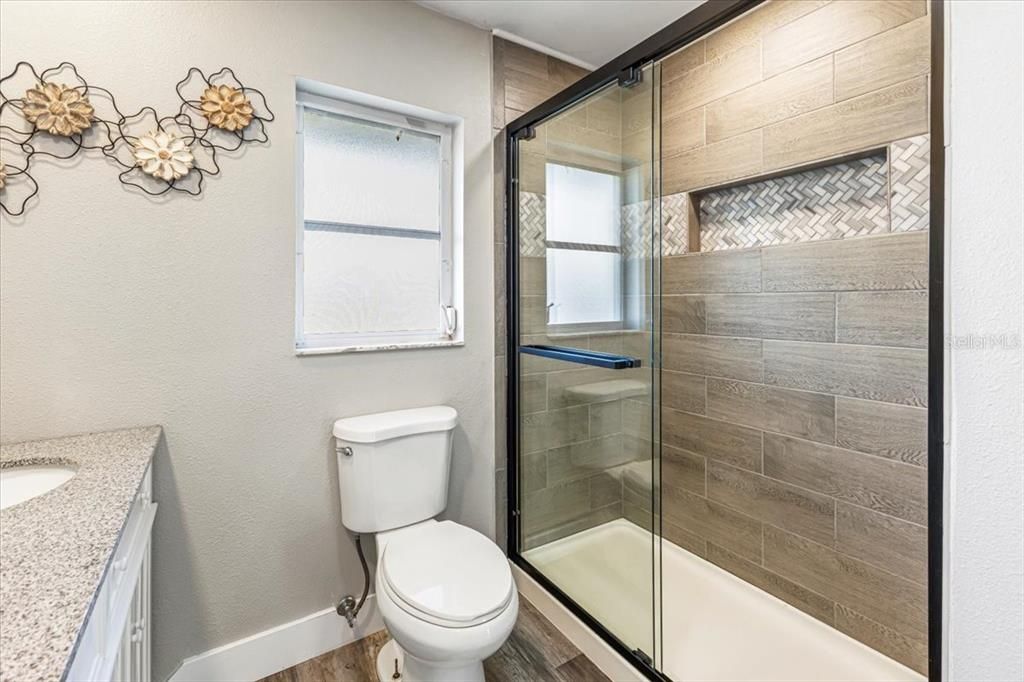 На продажу: $399,900 (2 спален, 2 ванн, 1681 Квадратных фут)