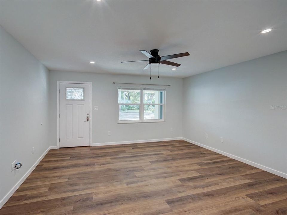 出租: $2,000 (2 贝兹, 1 浴室, 875 平方英尺)