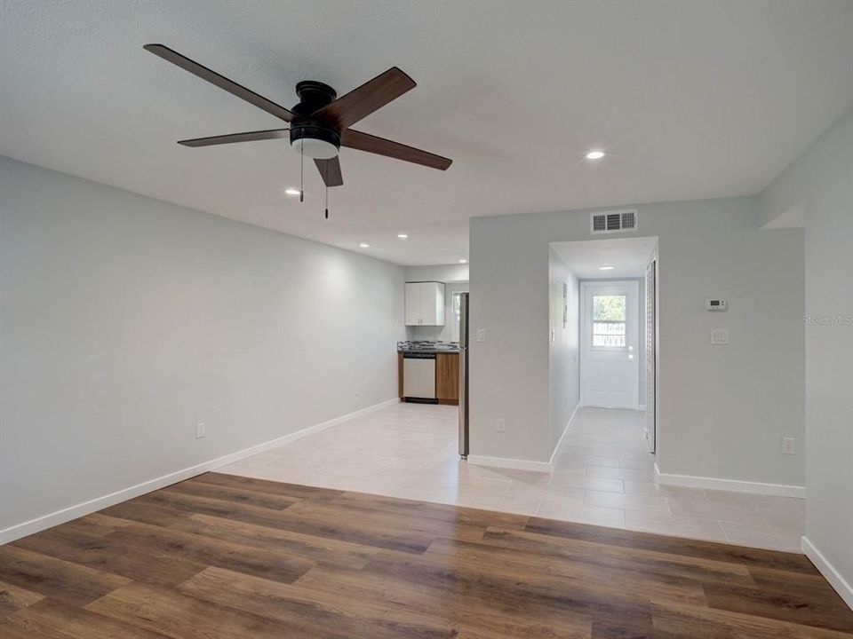 出租: $2,000 (2 贝兹, 1 浴室, 875 平方英尺)