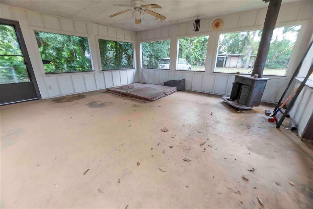 For Sale: $189,900 (3 beds, 2 baths, 1090 Square Feet)