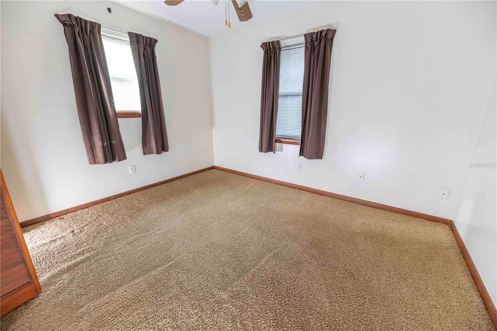 For Sale: $189,900 (3 beds, 2 baths, 1090 Square Feet)