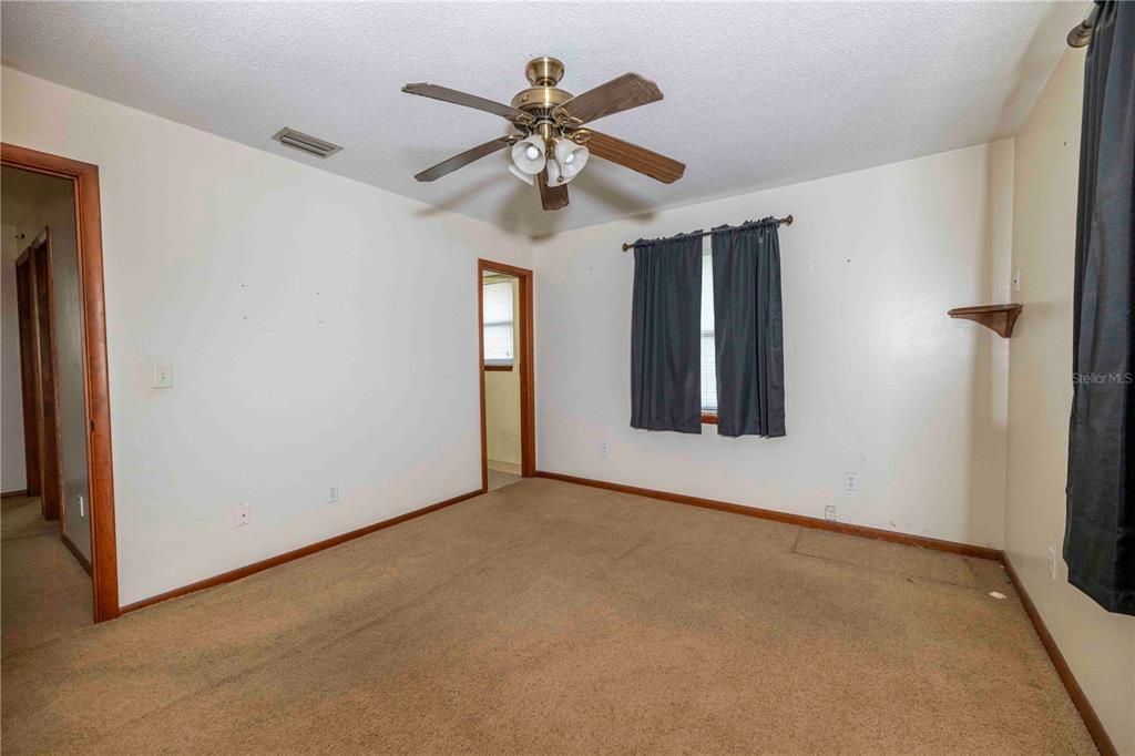 For Sale: $189,900 (3 beds, 2 baths, 1090 Square Feet)