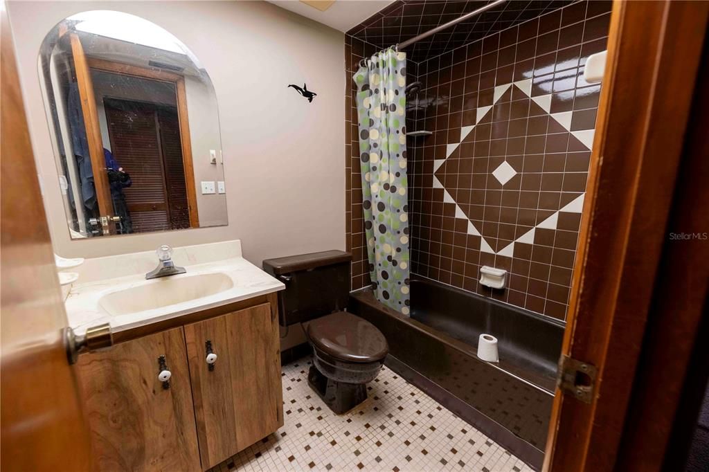 For Sale: $189,900 (3 beds, 2 baths, 1090 Square Feet)