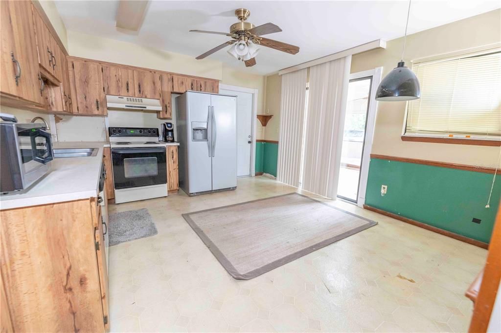 For Sale: $189,900 (3 beds, 2 baths, 1090 Square Feet)