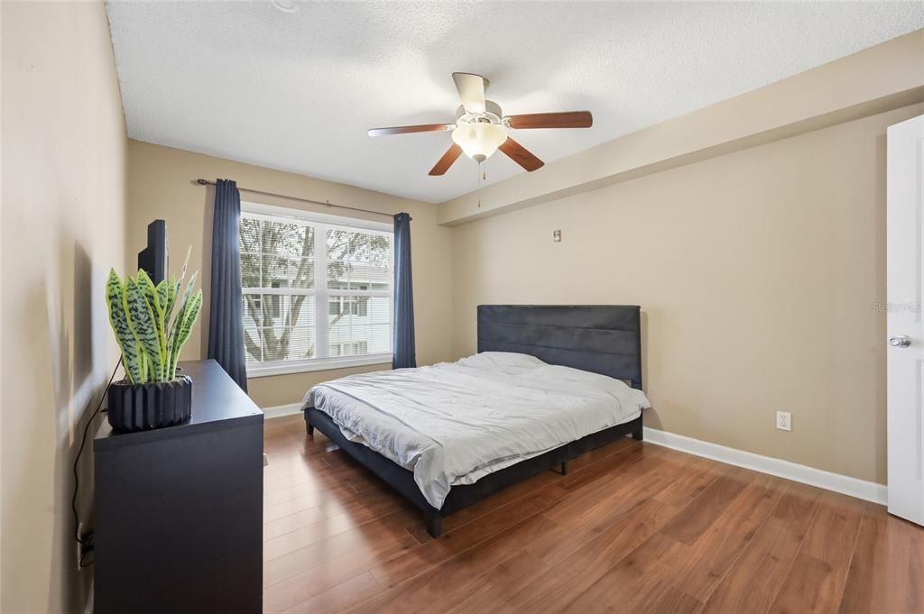 待售: $189,999 (2 贝兹, 2 浴室, 870 平方英尺)