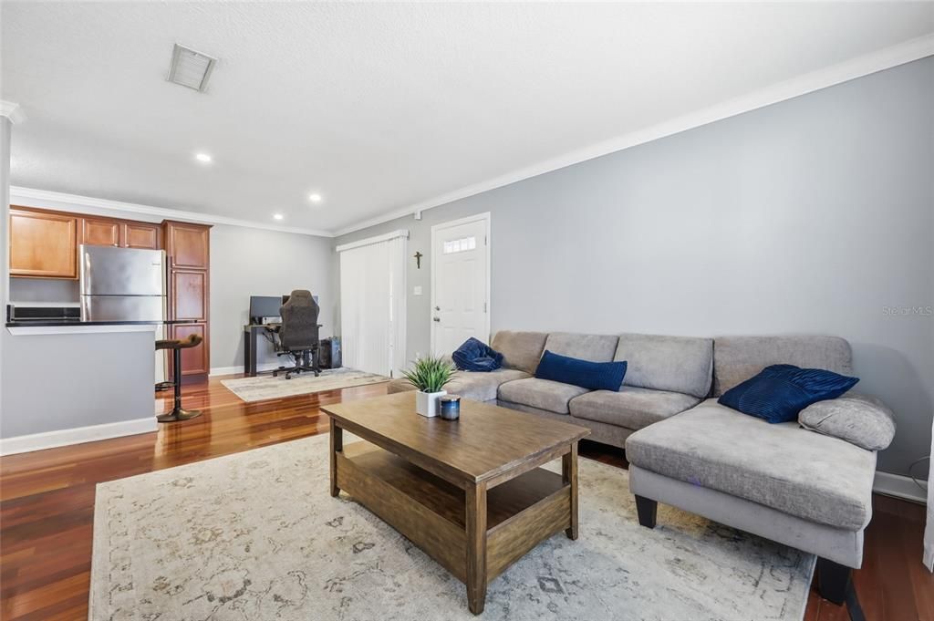 待售: $189,999 (2 贝兹, 2 浴室, 870 平方英尺)