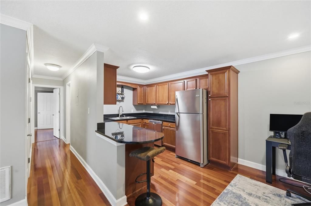 待售: $189,999 (2 贝兹, 2 浴室, 870 平方英尺)