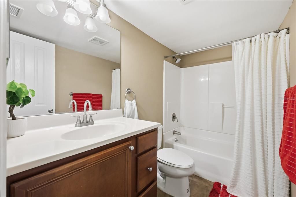 待售: $189,999 (2 贝兹, 2 浴室, 870 平方英尺)