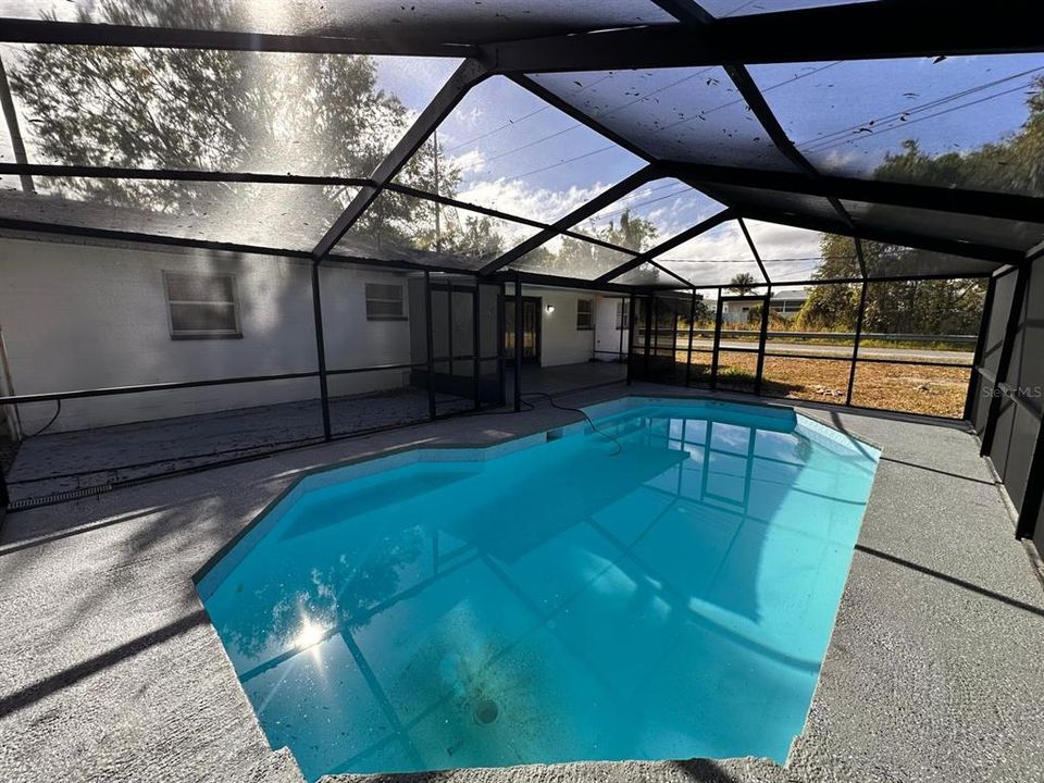 待售: $325,000 (4 贝兹, 2 浴室, 1981 平方英尺)