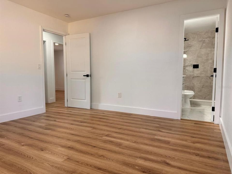 待售: $325,000 (4 贝兹, 2 浴室, 1981 平方英尺)