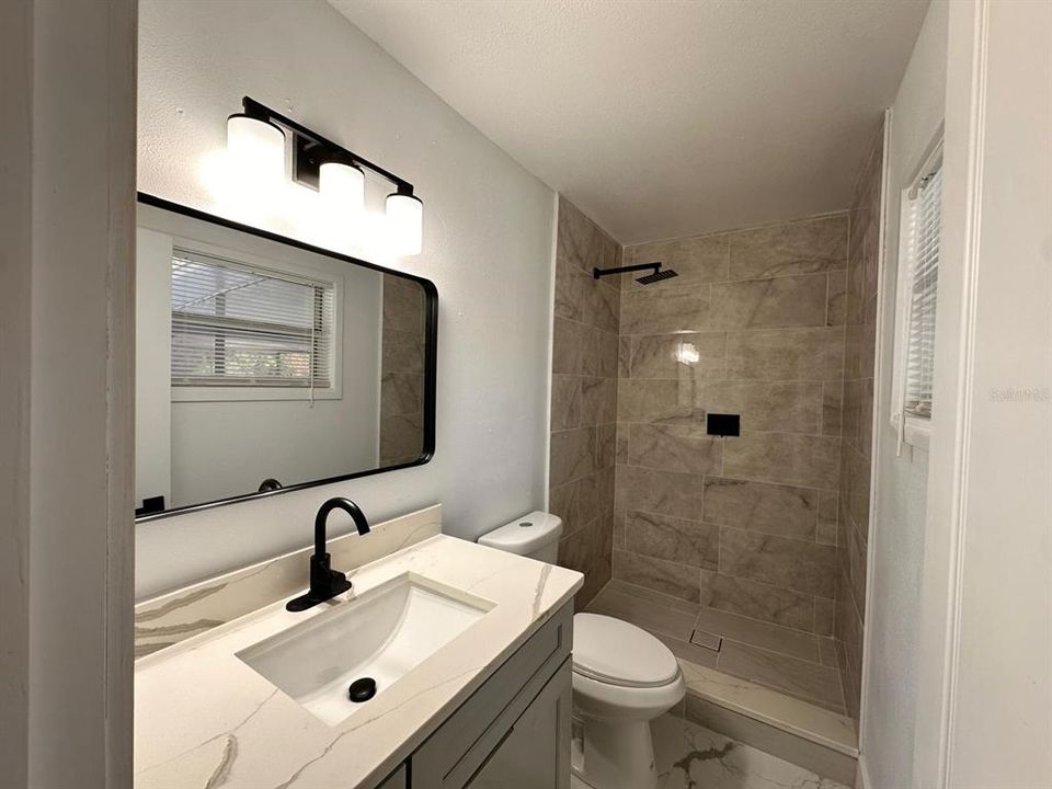 待售: $325,000 (4 贝兹, 2 浴室, 1981 平方英尺)