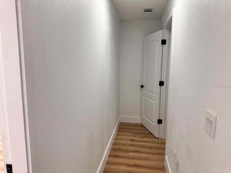 待售: $325,000 (4 贝兹, 2 浴室, 1981 平方英尺)